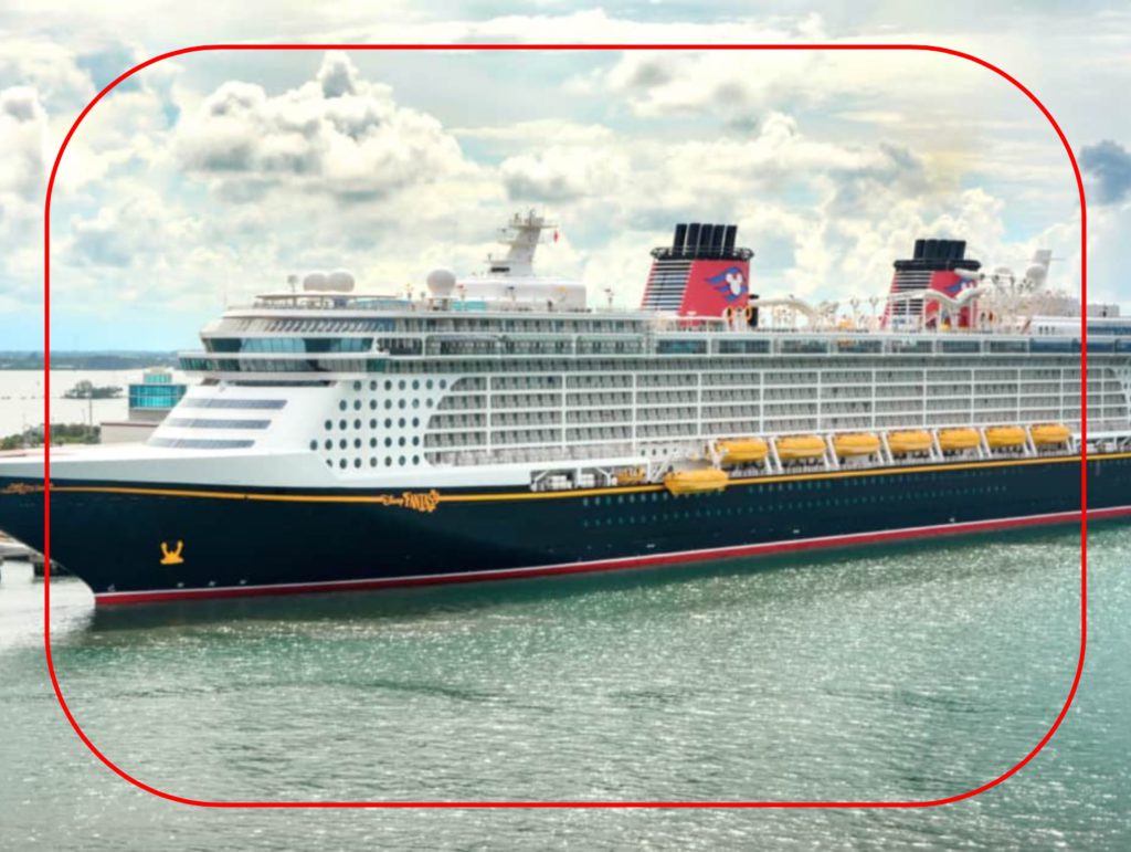 Le Disney Fantasy, bateau de croisière exploité par Disney